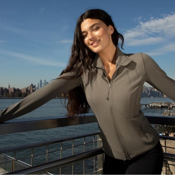 90 Degree By Reflex Blue Performance Jacket with Fitted Silhouette - Picture 15 of 15